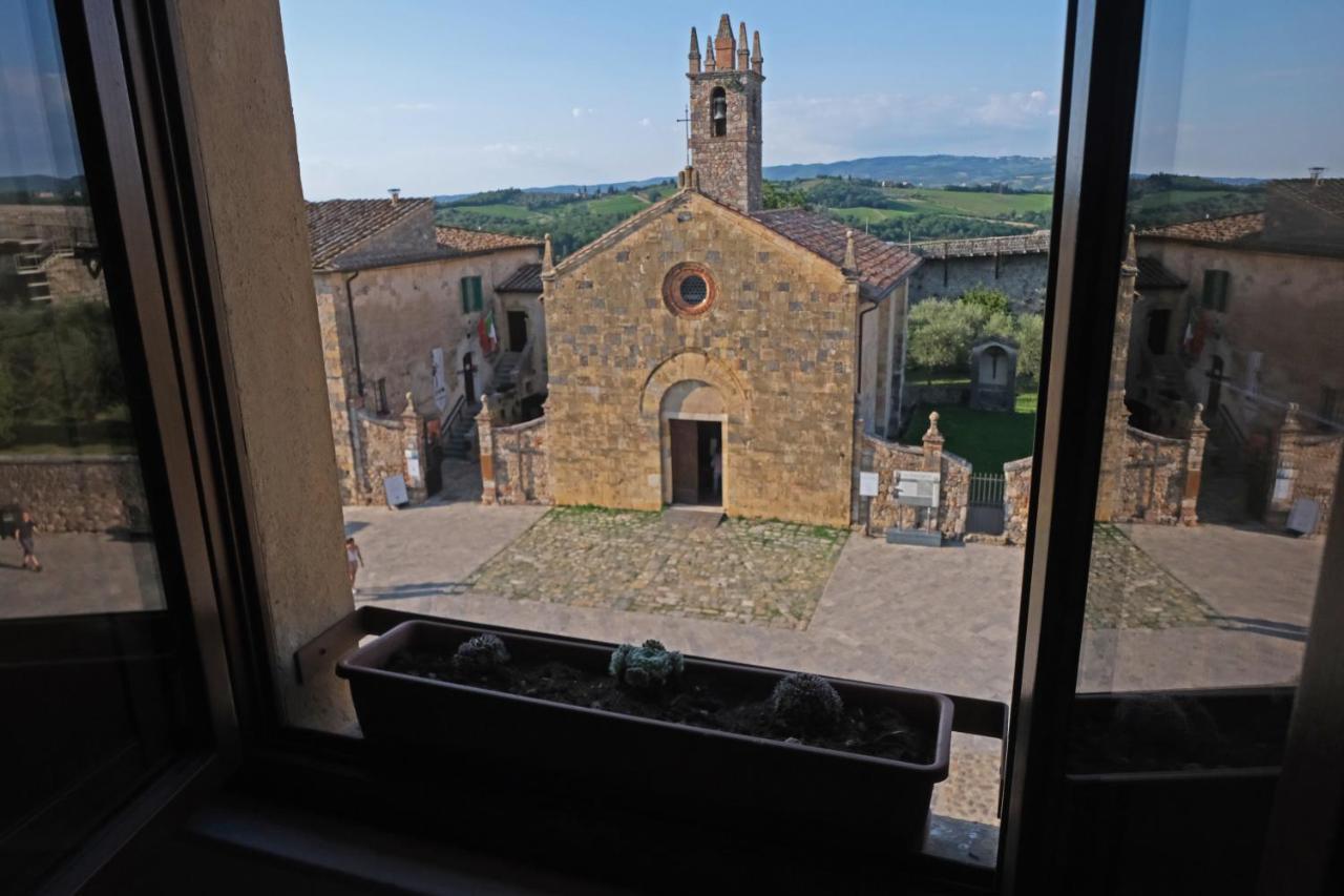 Rooms And Wine Al Castello Monteriggioni Exteriör bild