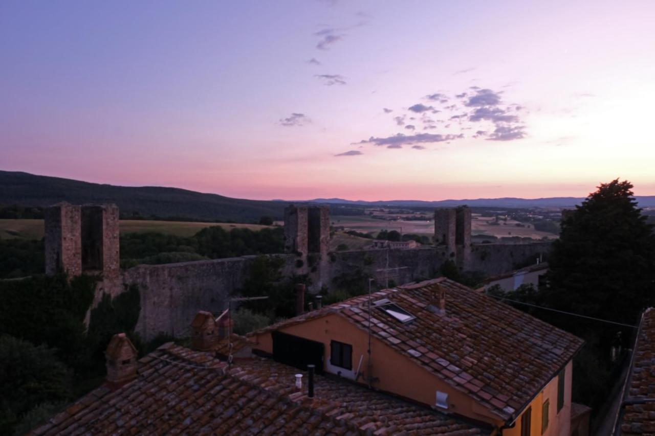 Rooms And Wine Al Castello Monteriggioni Exteriör bild