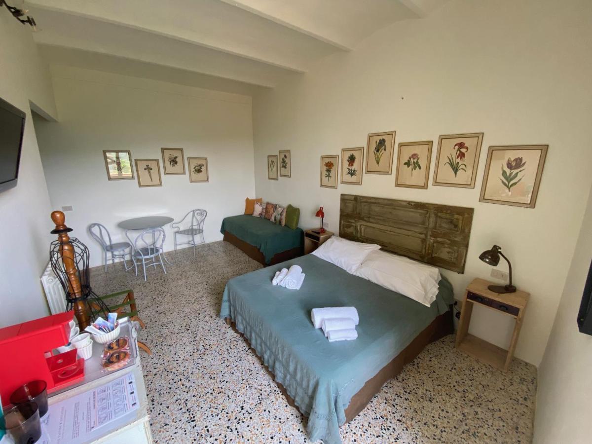 Rooms And Wine Al Castello Monteriggioni Exteriör bild