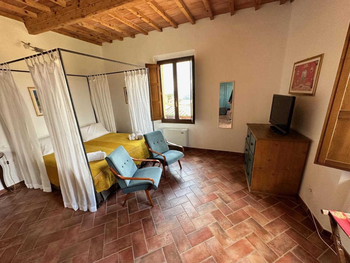 Rooms And Wine Al Castello Monteriggioni Exteriör bild